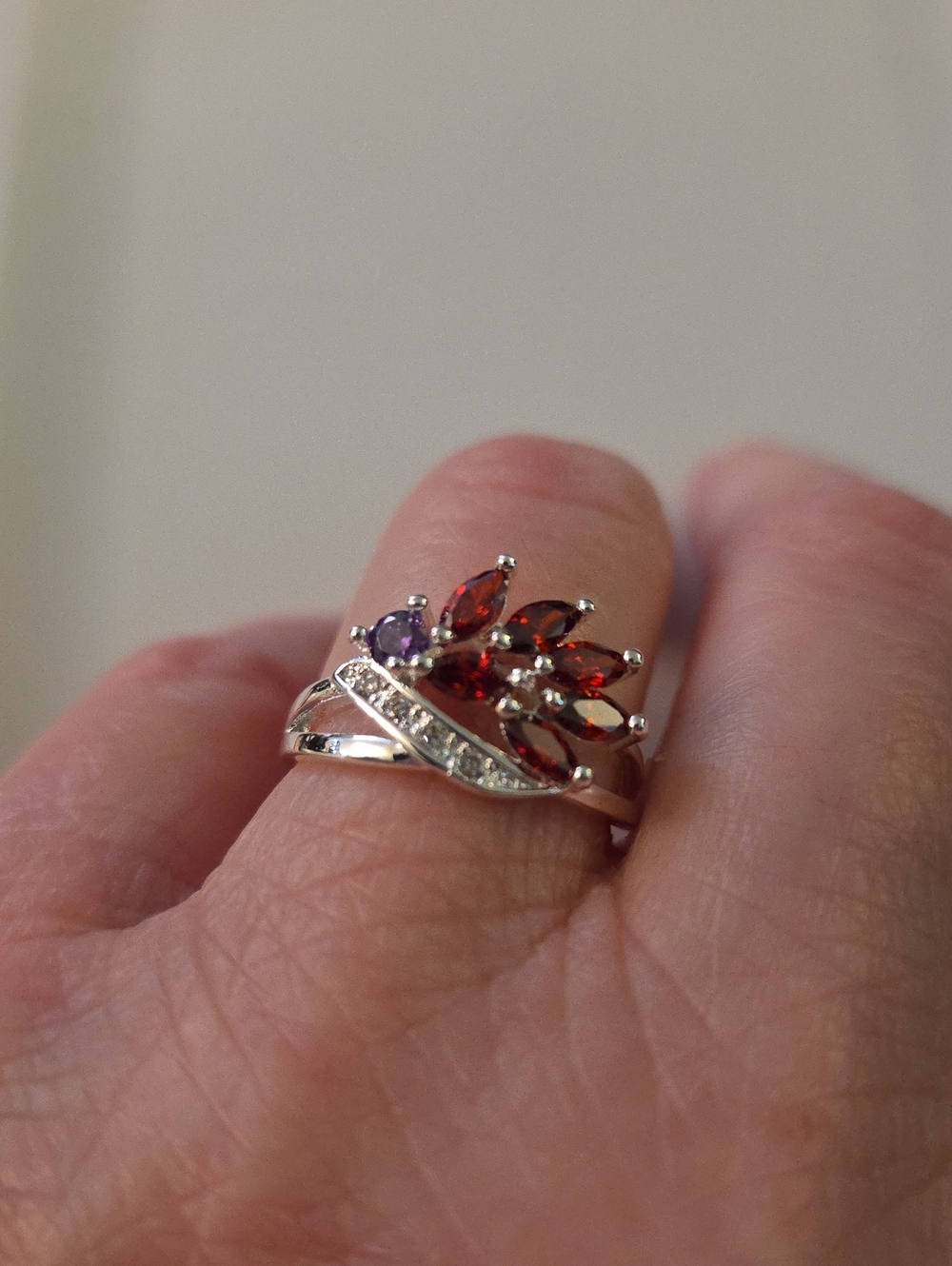 NEW - Ring...size 8 - Picture 6 of 7